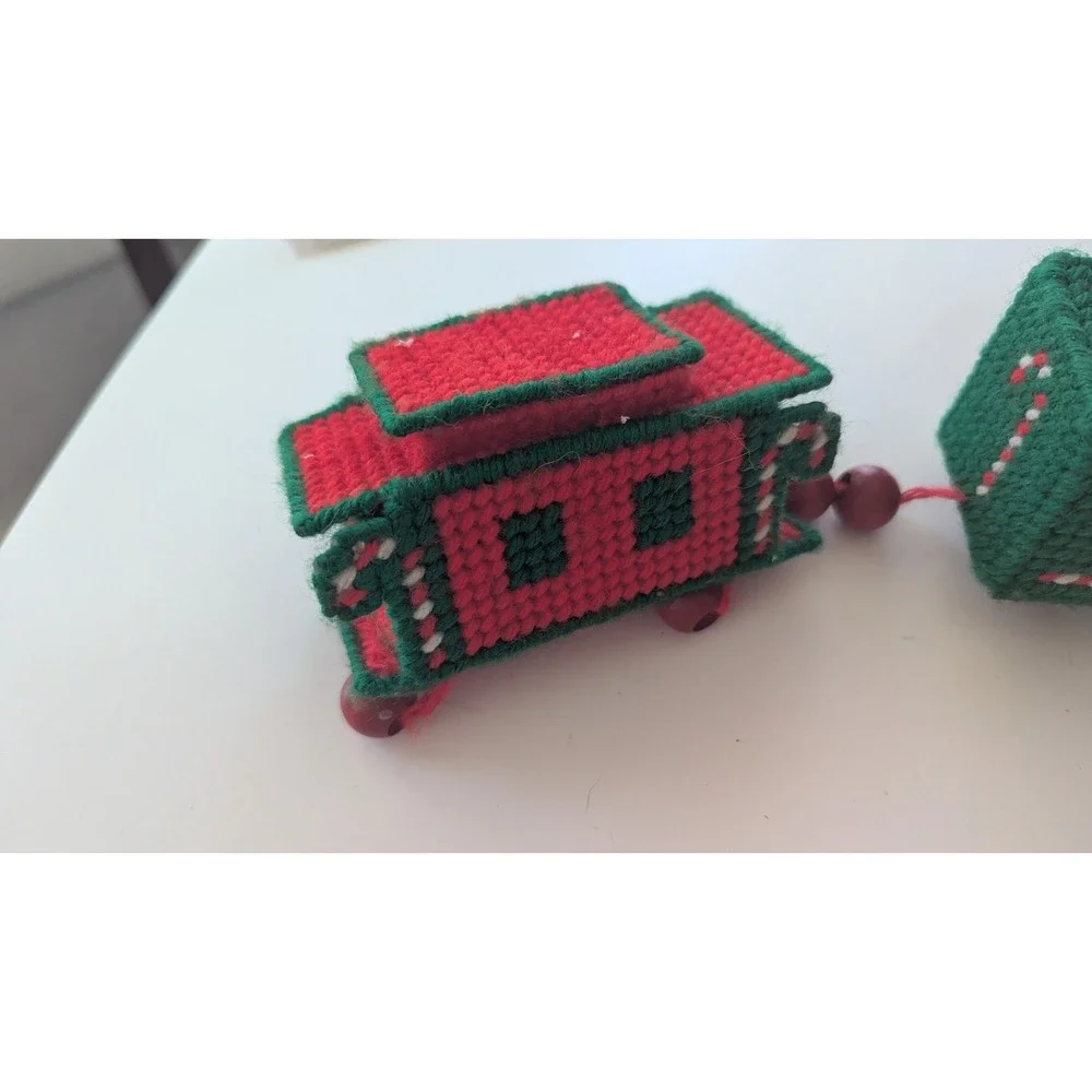 Handmade Plastic Canvas‎ Christmas Train Garland Noel Toys Red Green 25 Inch